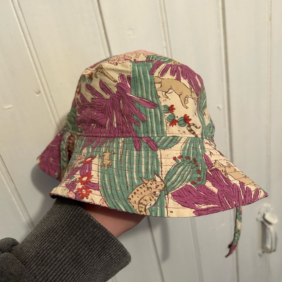 Patagonia Kids Hat in Pink and White - Picture 4 of 4